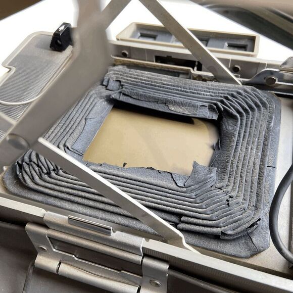 Vintage Polaroid 330 Land Camera Bundle w/ Case, Flash, Bulbs, Manuals - Picture 5 of 13